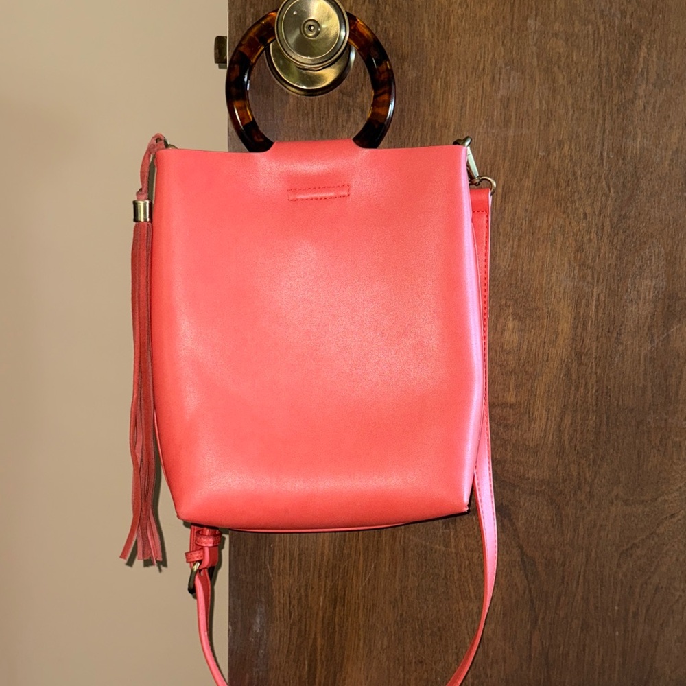 Street level - Coral Leather Crossbody Bag with Tortoiseshell Handle